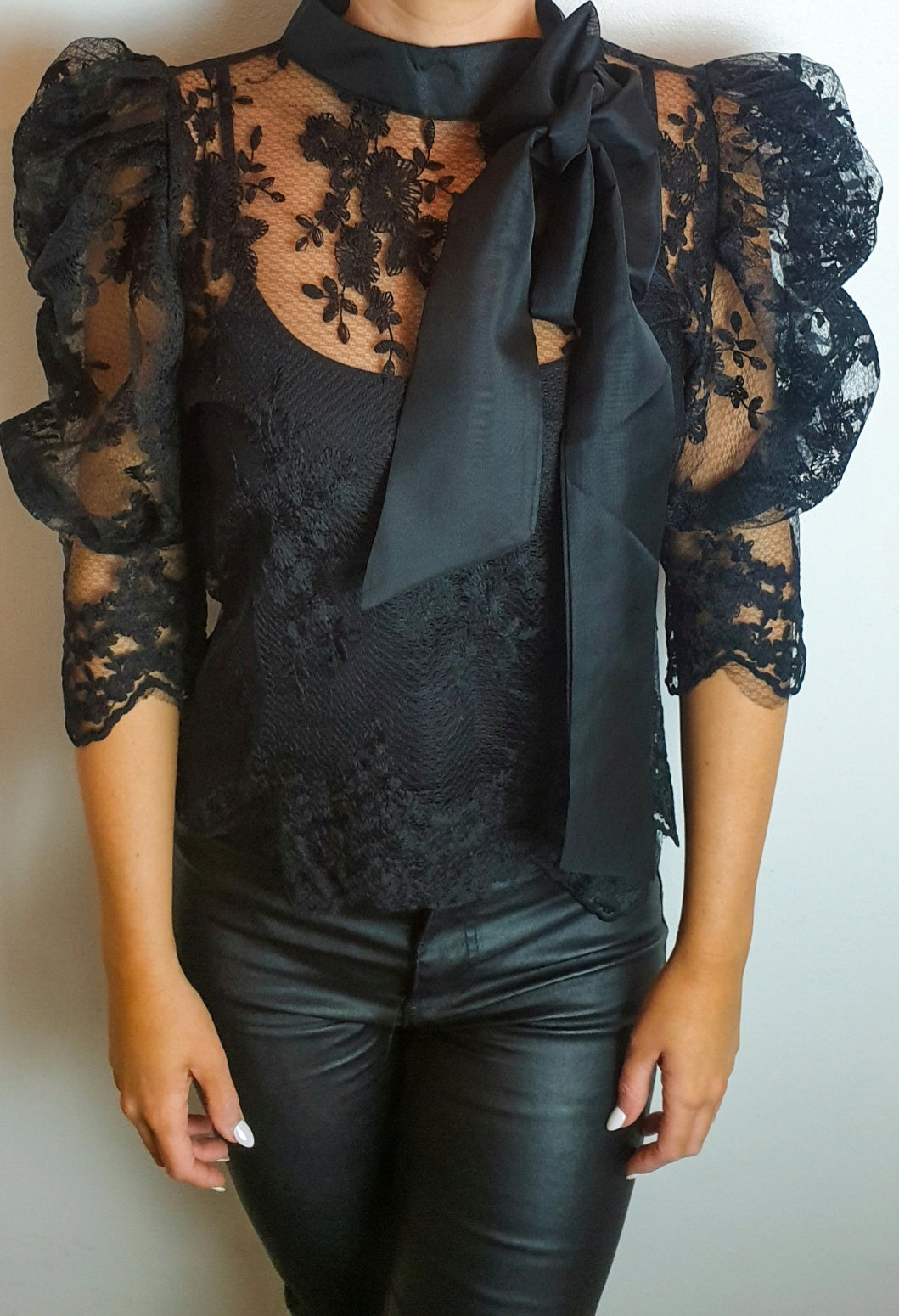 BLACK LACE TOP - The Girl House